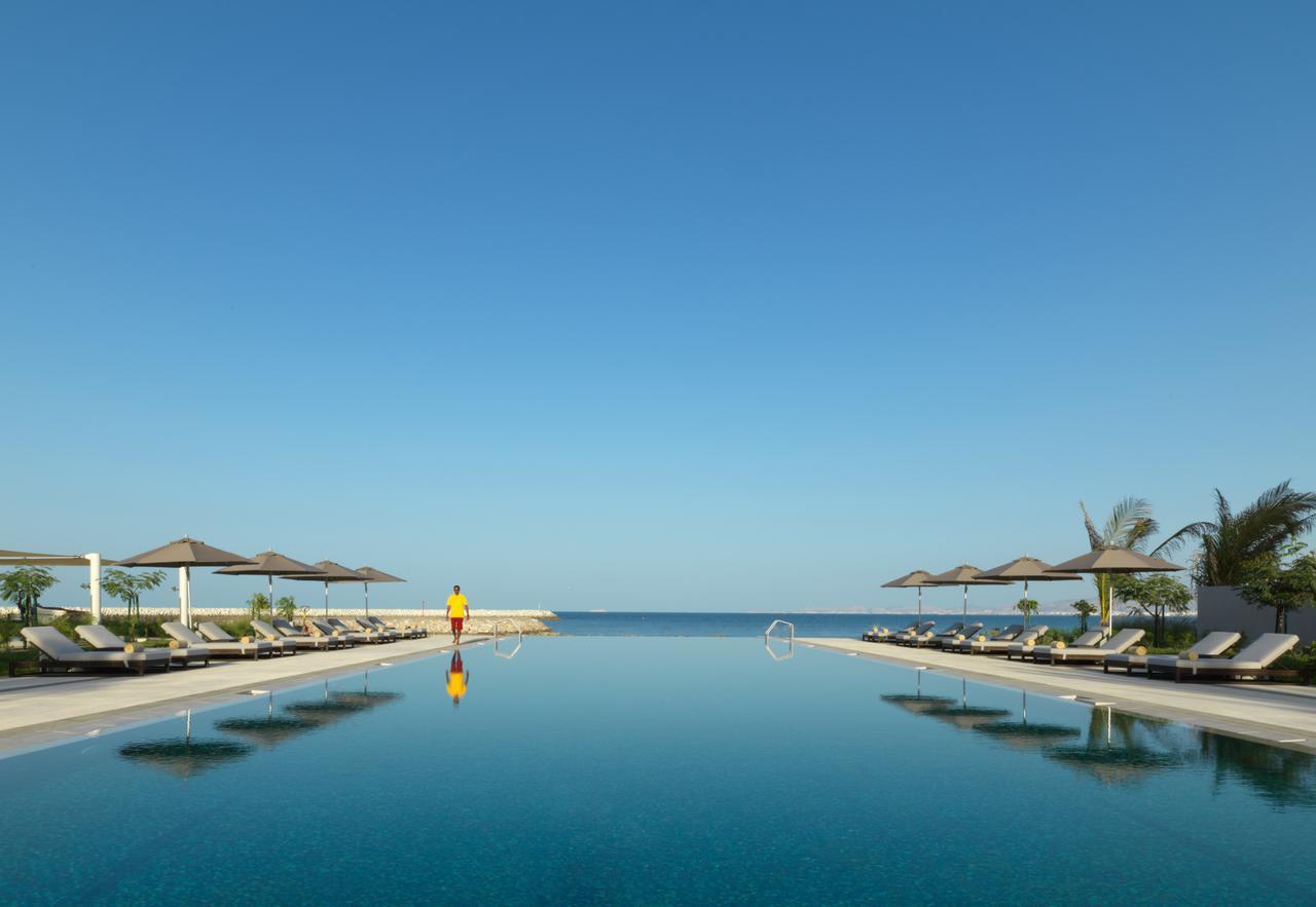 Kempinski Hotel Maskat Dış mekan fotoğraf Infinity pool at the Westin Resort, Algarve, Portugal