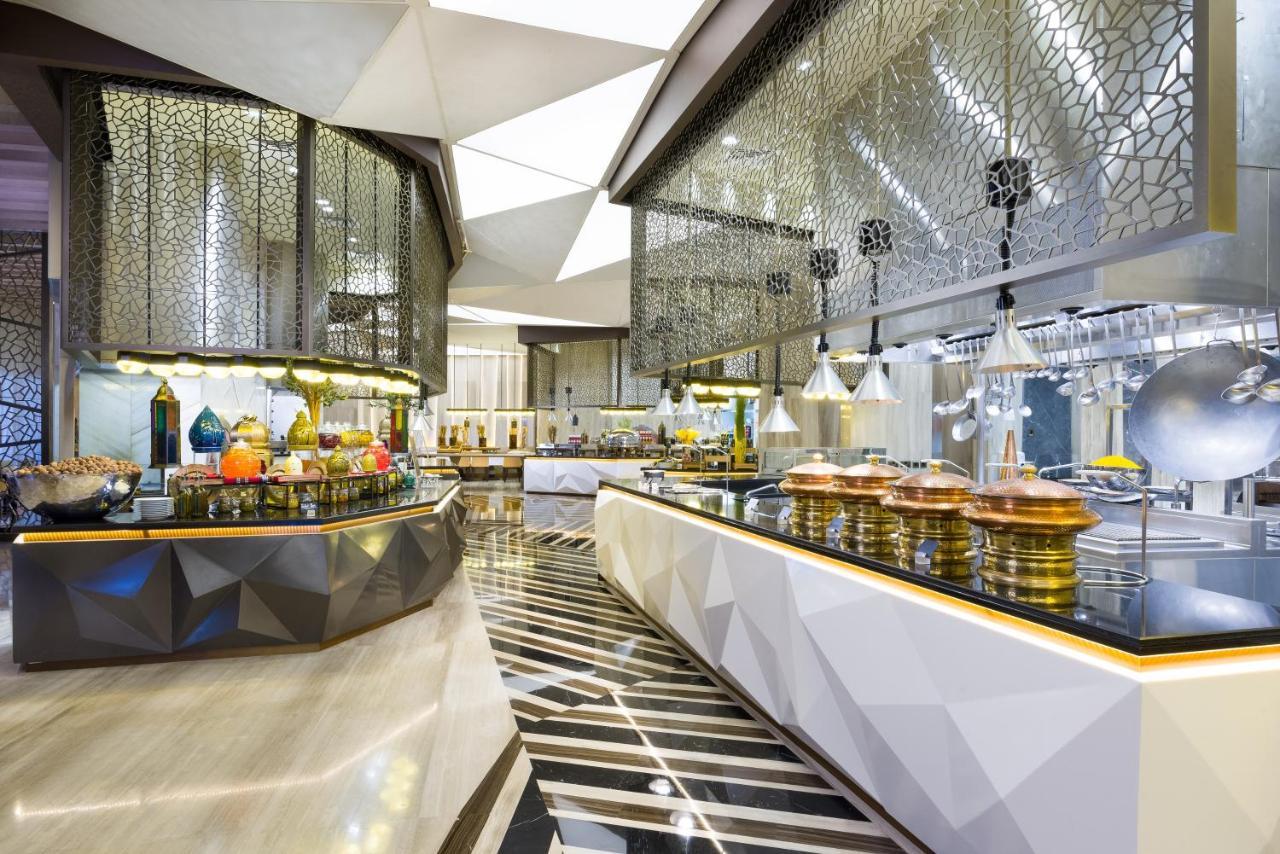 Kempinski Hotel Maskat Dış mekan fotoğraf The buffet at the hotel
